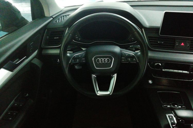 奥迪Q5L 2020款 40 TFSI 荣享时尚型中控内饰13