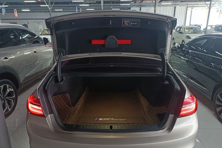 宝马7系 2018款 730Li 领先型 卓越套装局部细节23