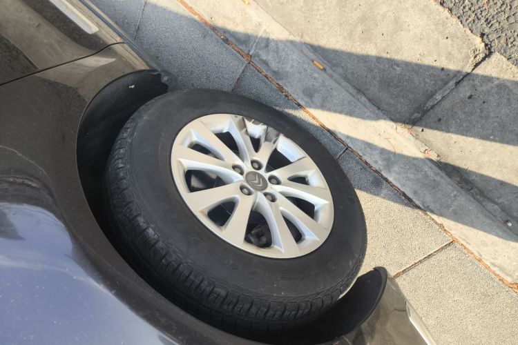 雪铁龙C5 2014款 1.6T 自动尊享型车身外观6007