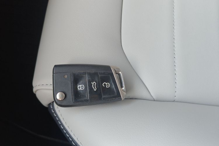 大众 高尔夫 2017款 230TSI 自动豪华百万辆纪念版中控内饰7001