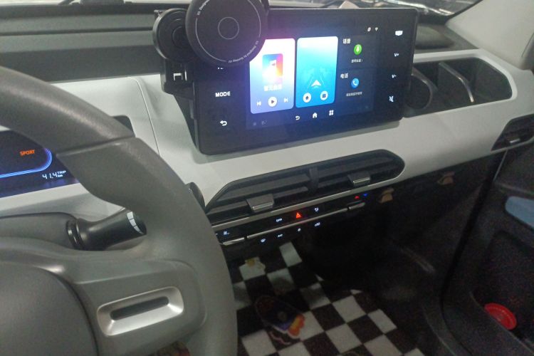 吉利银河 2023款 熊猫mini 200km 耐力熊中控内饰16