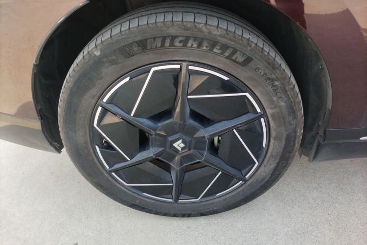 昊铂HT 2023款 670 后驱特高压NDA版车身外观6008