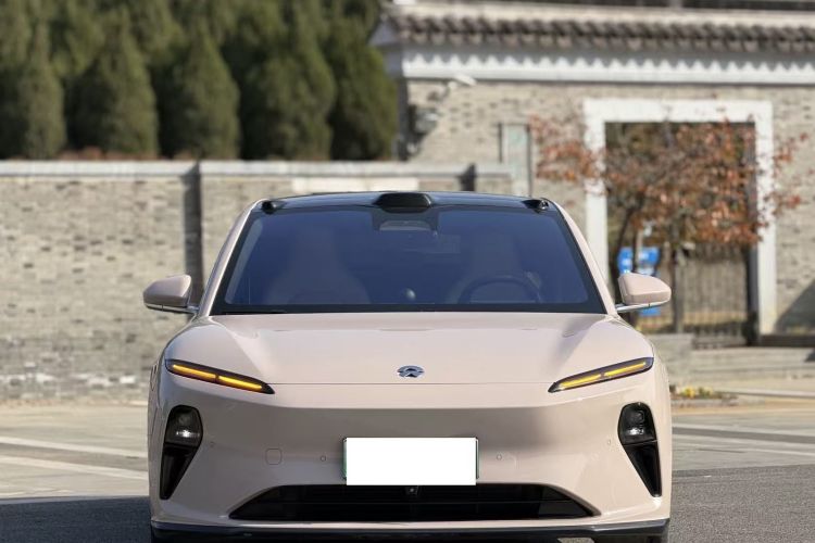 蔚来ET5 2022款 75kWh车身外观2