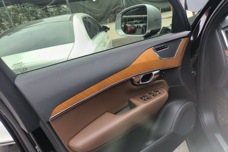 沃尔沃XC90 2022款 B5 智行豪华版 5座中控内饰7007