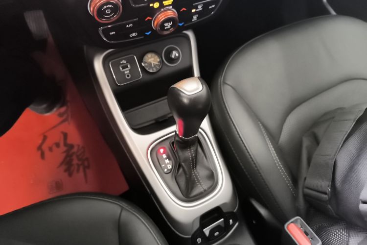 Jeep 指南者 2017款 200T 自动家享版局部细节18