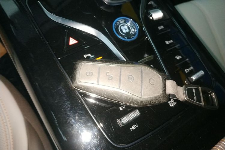 比亚迪 秦PLUS 2024款 荣耀版 DM-i 55KM领先型中控内饰7001