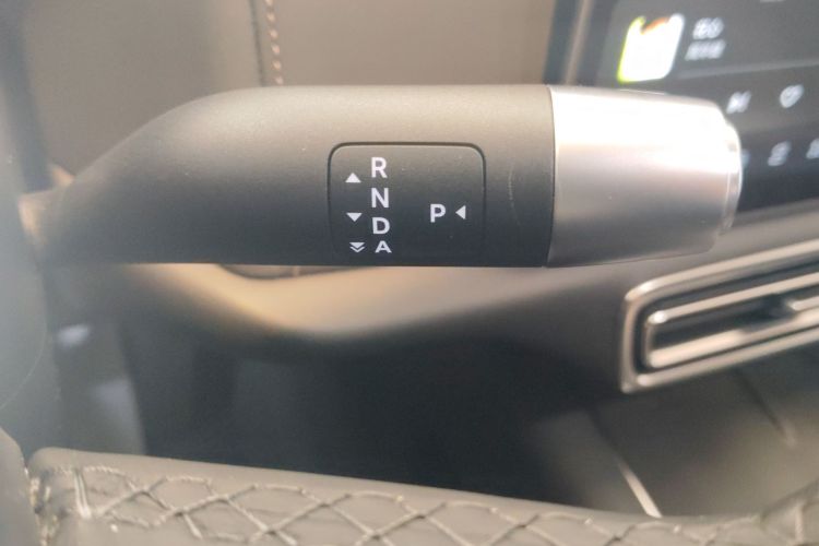 理想汽车 理想L9 2022款 Max中控内饰18