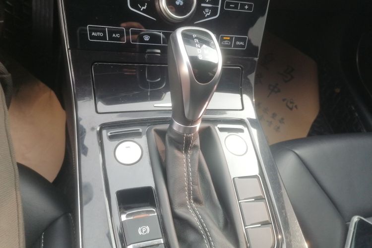 红旗H5 2019款 30TD 灵动版中控内饰18