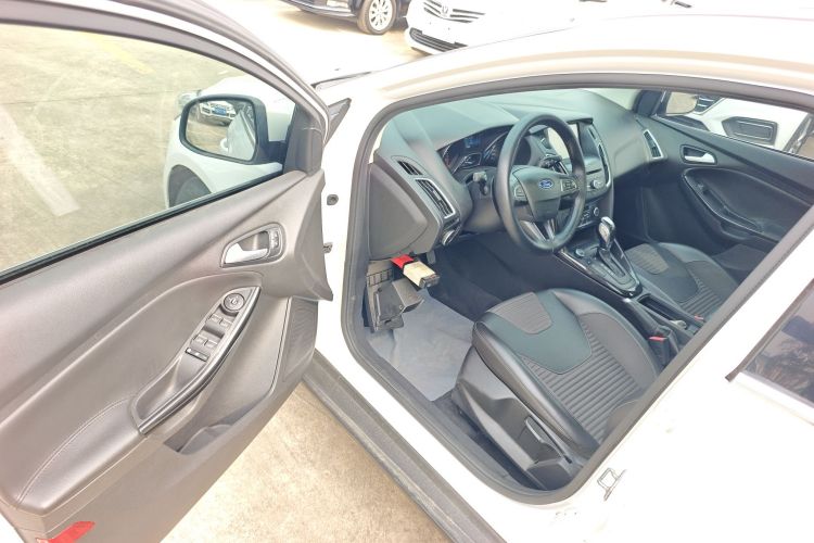 福特 福克斯 2018款 两厢经典 EcoBoost 180 自动精英型中控内饰20