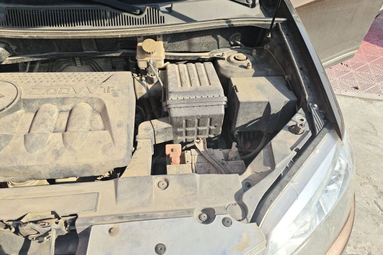 奇瑞 瑞虎5 2014款 2.0L 手动家悦版机舱底盘26