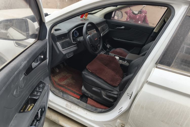 中国重汽VGV VGV U70 2020款 1.5T 手动精英天窗版 5座中控内饰20