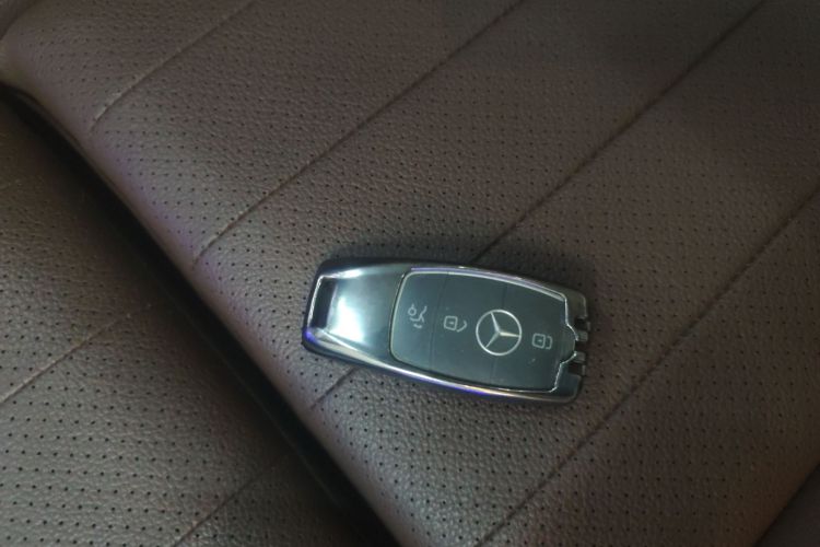 奔驰E级 2020款 E 260 L中控内饰7001