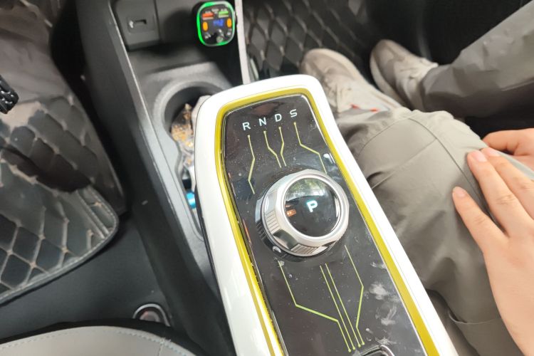 长安欧尚 奔奔E-Star 2020款 心动版 三元锂局部细节18