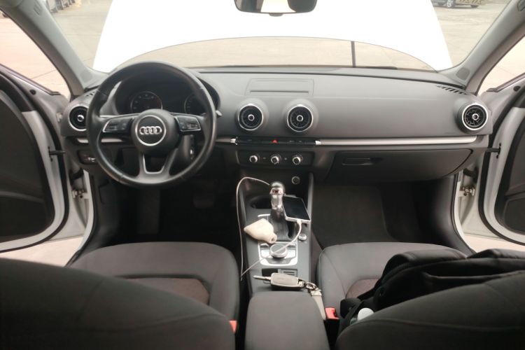 奥迪A3 2018款 30周年年型 Sportback 35 TFSI 进取型中控内饰12