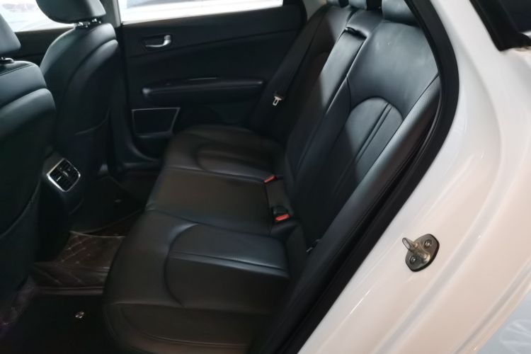 起亚K5 2016款 2.0L 自动LUX中控内饰7004