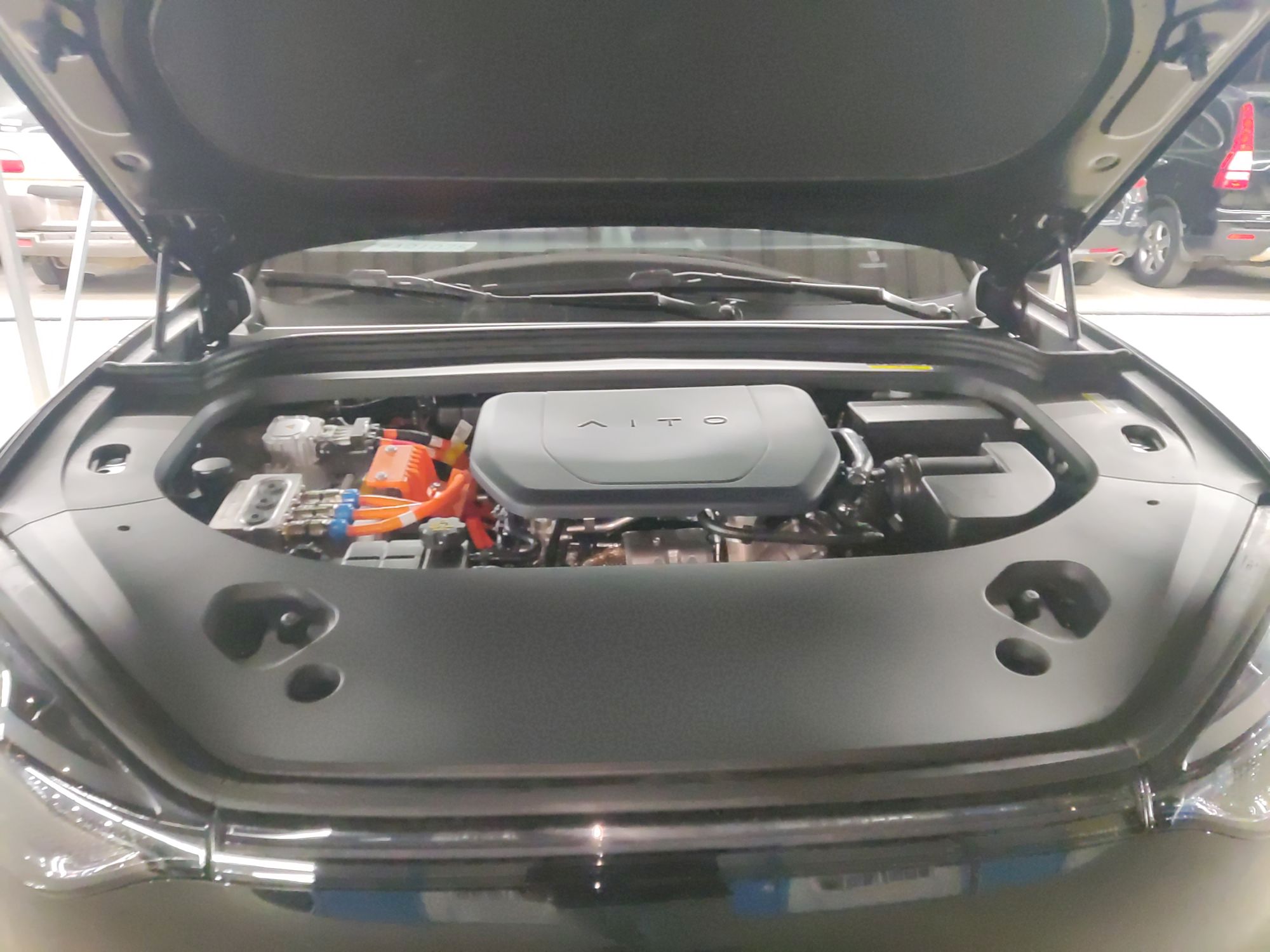 鸿蒙智行 问界M9 2025款 增程 Ultra版 52kWh 6座版