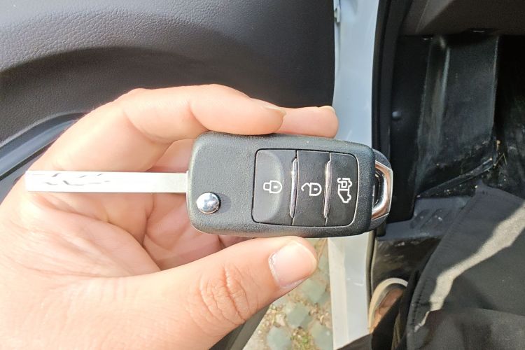 江铃 E福顺 2025款 明窗版 53.58kwh 中轴低顶中控内饰11