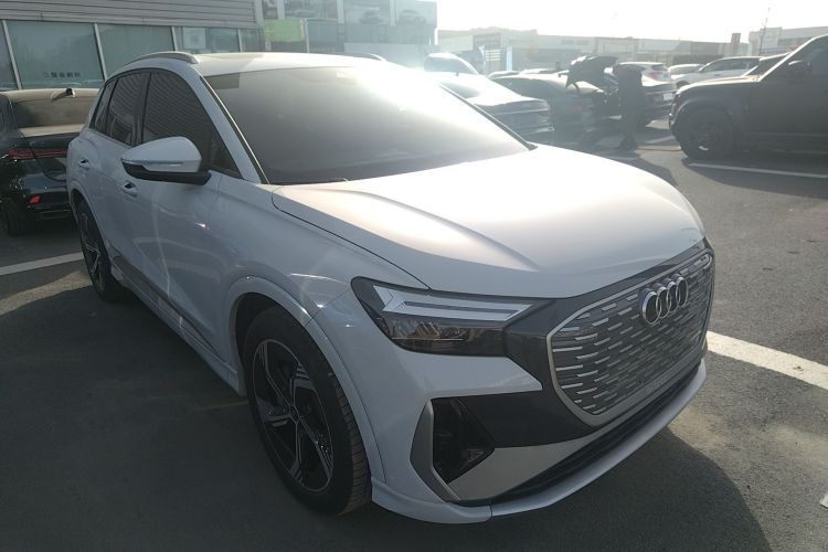 奥迪Q4 e-tron 2024款 40 e-tron 创境版车身外观3