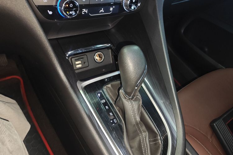 别克GL6 2019款 18T 6座互联尊贵型 国VI中控内饰18