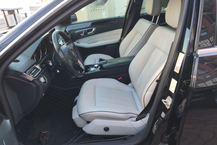 奔驰E级 2015款 E 260 L 运动型中控内饰19