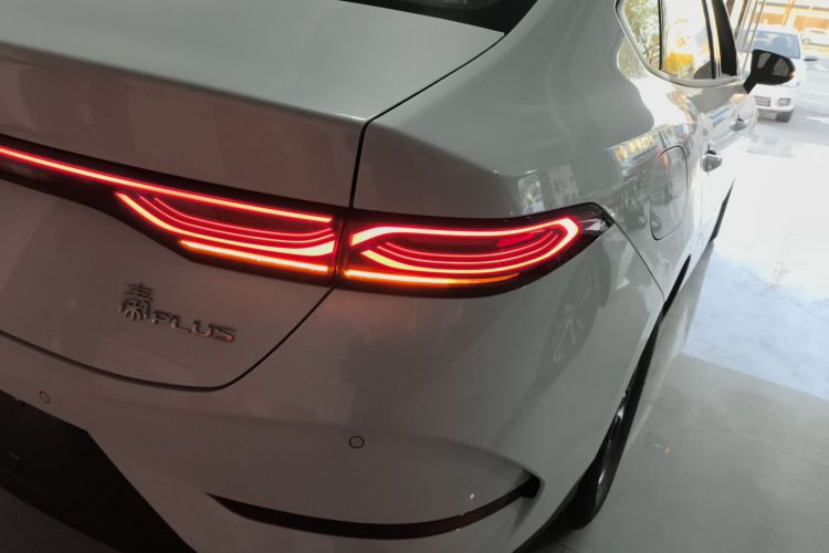 比亚迪 秦PLUS 2025款 DM-i 智驾版 55KM领先型车身外观9