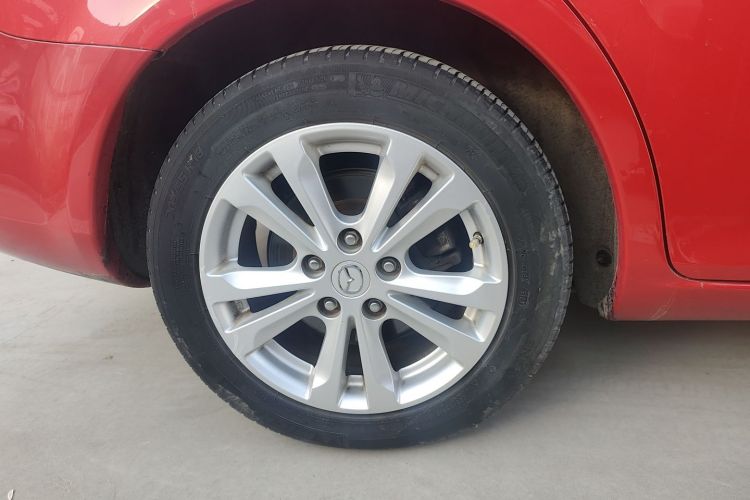 马自达6 2015款 2.0L 自动时尚型车身外观6007