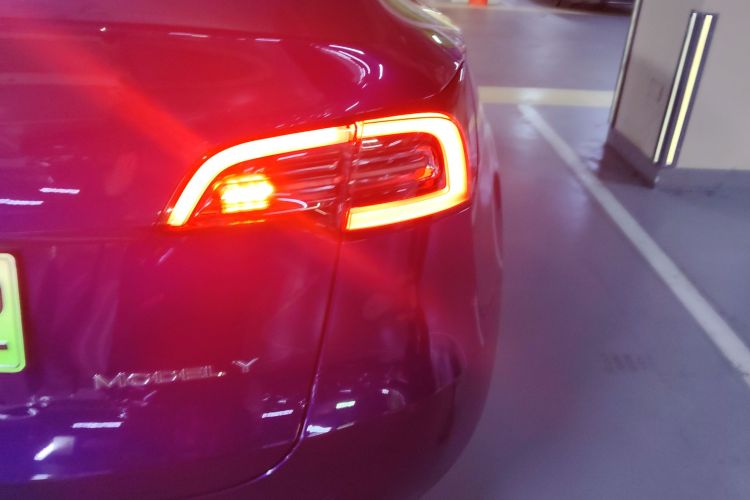 特斯拉 Model Y 2021款 标准续航后驱版车身外观9