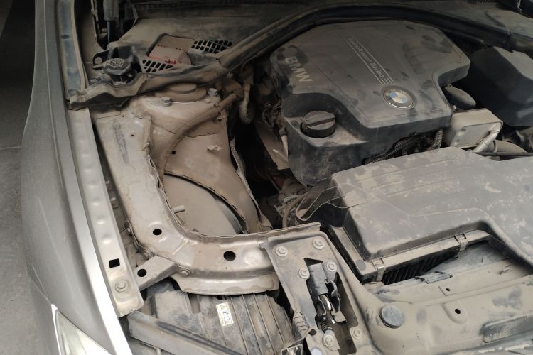 宝马3系 2014款 320i 时尚型局部细节9006