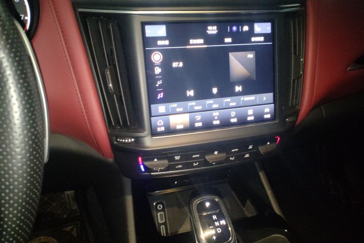 玛莎拉蒂 Levante 2022款 3.0T Modena中控内饰16