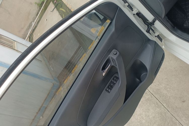 大众 Polo 2016款 1.4L 手动风尚型中控内饰47