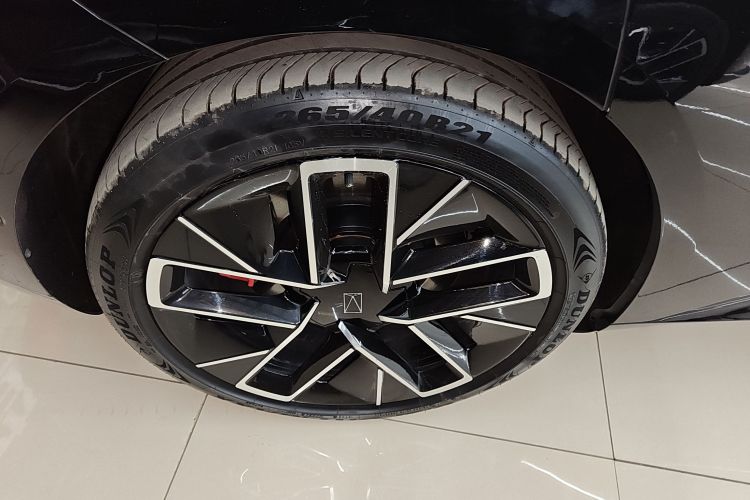 阿维塔12 2024款 700 三激光后驱奢享版车身外观6008