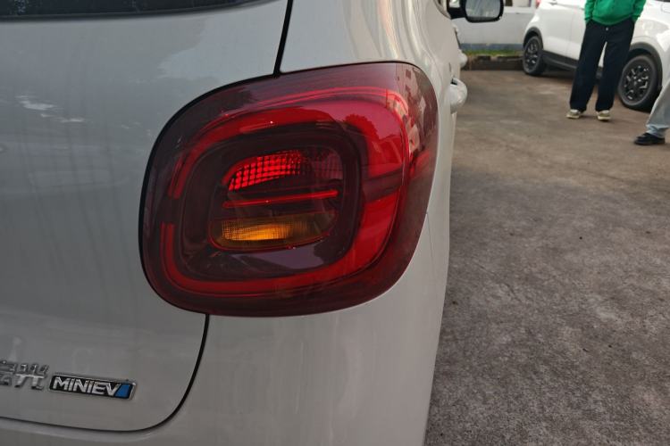 五菱汽车 宏光MINIEV 2025款 四门版 进阶款车身外观9