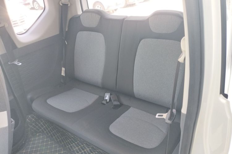 五菱汽车 宏光MINIEV 2021款 马卡龙臻享款 磷酸铁锂中控内饰7004