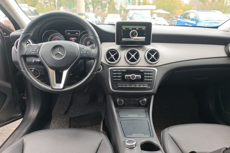 奔驰GLA 2015款 GLA 200 动感型中控内饰12