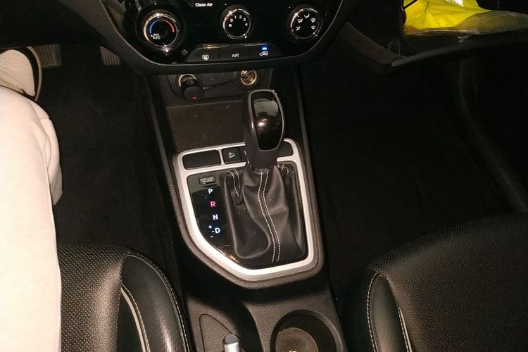 北京现代ix25 2017款 1.6L 自动智能型中控内饰18