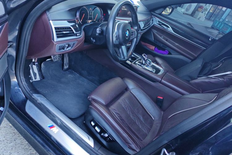 宝马7系 2018款 730Li 尊享型 M运动套装中控内饰19