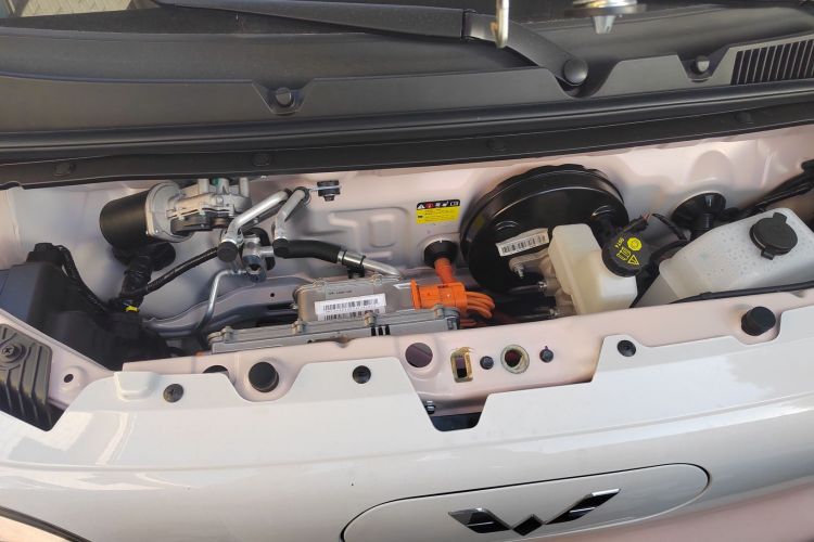 五菱汽车 宏光MINIEV 2024款 第三代 215km 青春版机舱底盘24