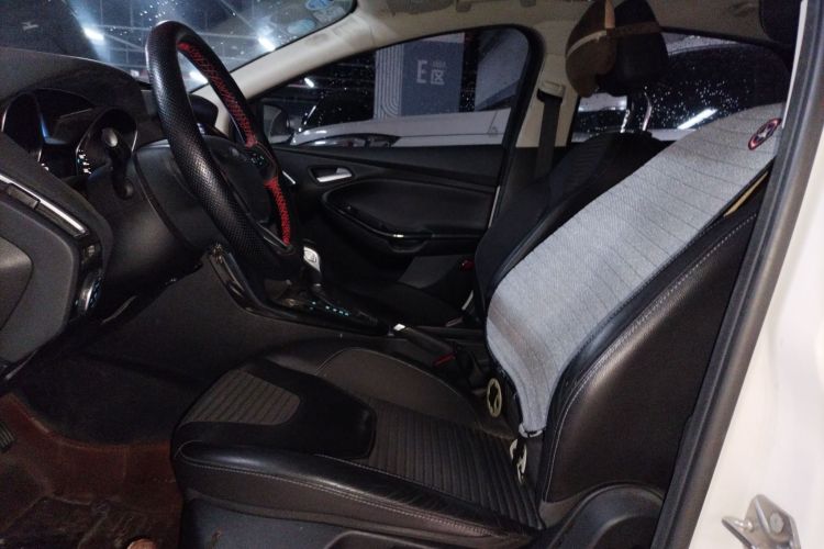 福特 福克斯 2015款 三厢 EcoBoost 125 自动超能风尚型中控内饰19