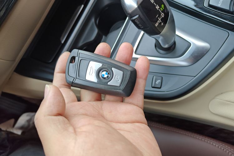 宝马3系 2015款 320Li 超悦版时尚型中控内饰11