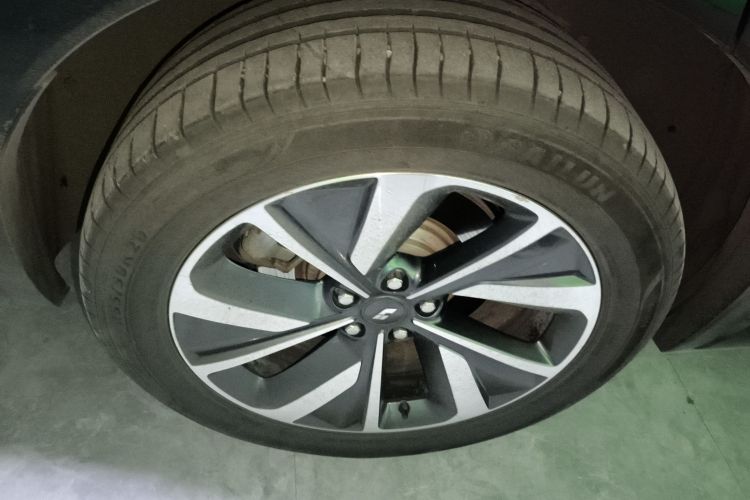 理想汽车 理想ONE 2021款 增程6座版车身外观6008