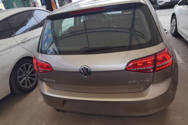 大众 高尔夫 2016款 230TSI 自动舒适型车身外观6