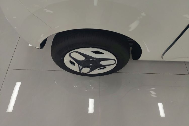 吉利汽车 熊猫 2025款 210km 元气熊车身外观6008