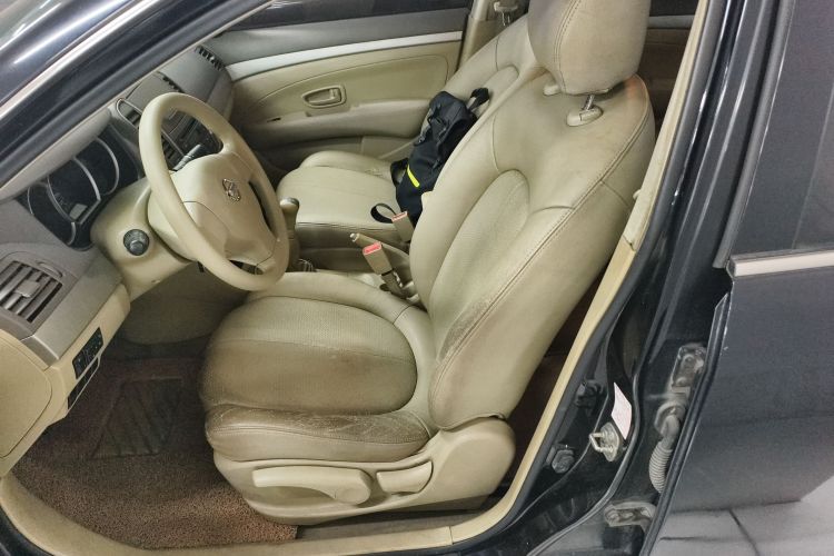 日产 轩逸 2012款 经典 1.6XE 手动舒适版中控内饰19