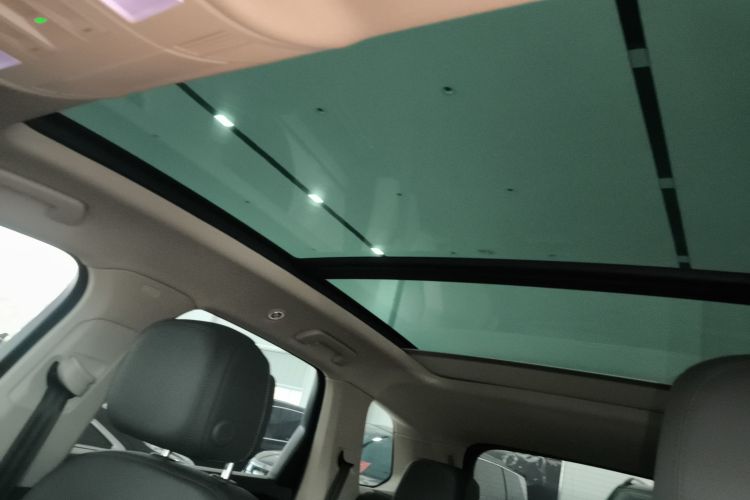 大众 途锐 2022款 3.0TSI 锐享版 曜黑运动套装中控内饰22