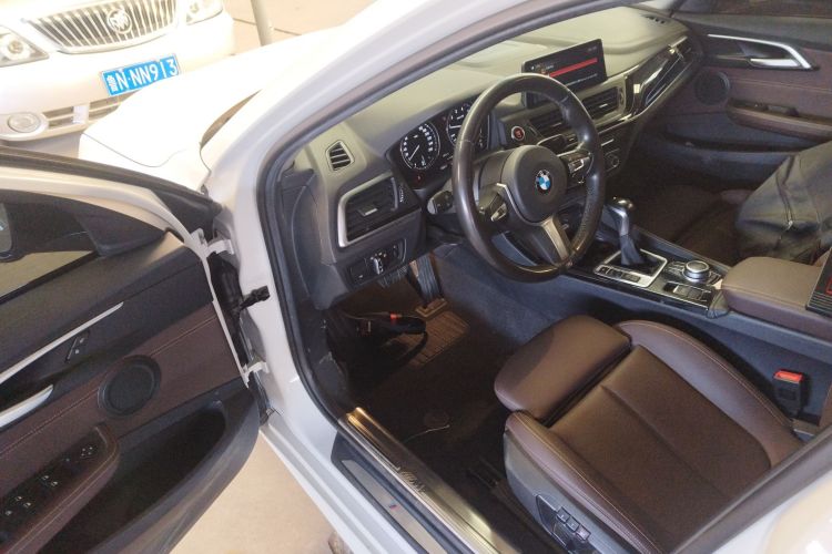 宝马1系 2019款 118i M运动套装中控内饰20