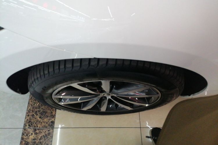 捷豹F-PACE 2024款 P250 R-Dynamic SE车身外观6007