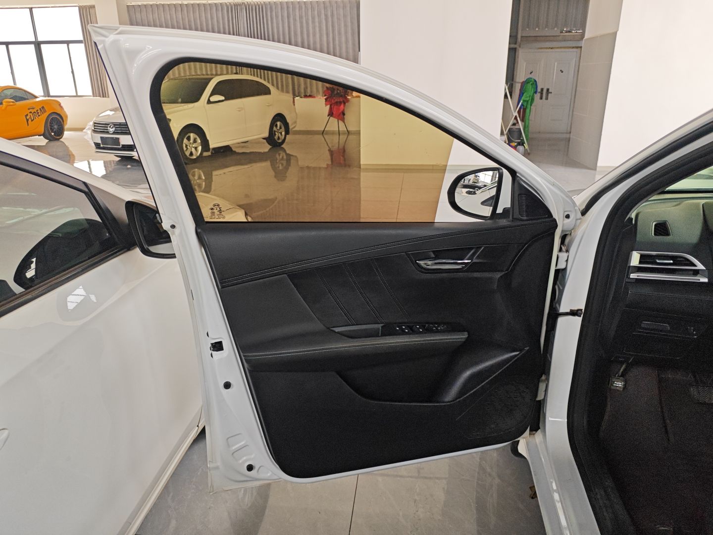 比亚迪e2 2020款 升级版 标准续航版 标准型