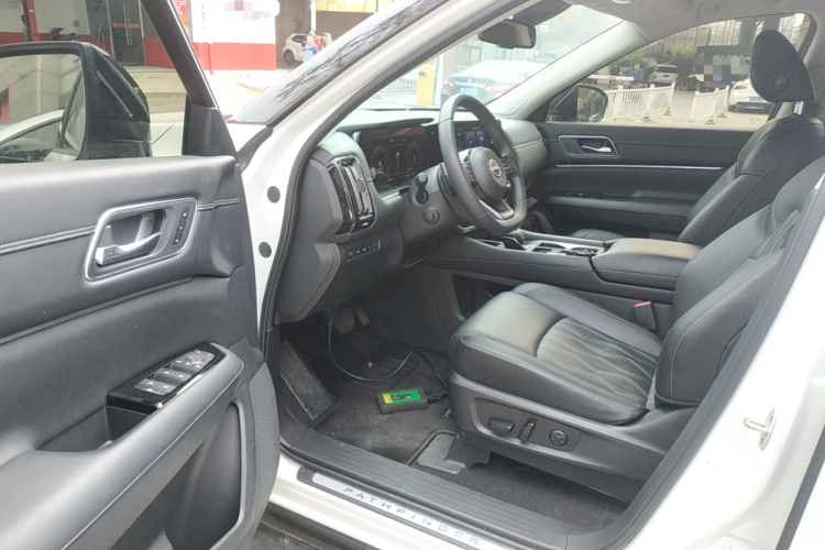 日产 探陆 2024款 380VC-TURBO 四驱智尊版 6座中控内饰7003