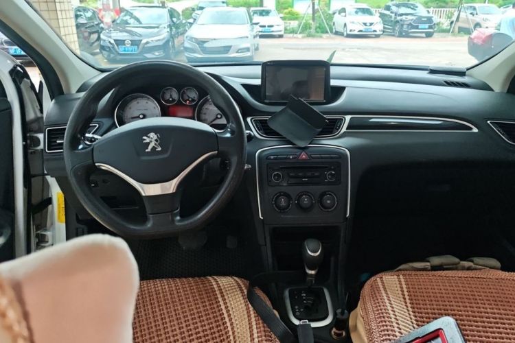 标致308 2014款 乐享版 经典 1.6L 自动优尚型局部细节13