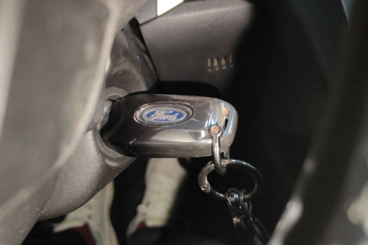 福特 蒙迪欧 2013款 1.5L GTDi180时尚型中控内饰11